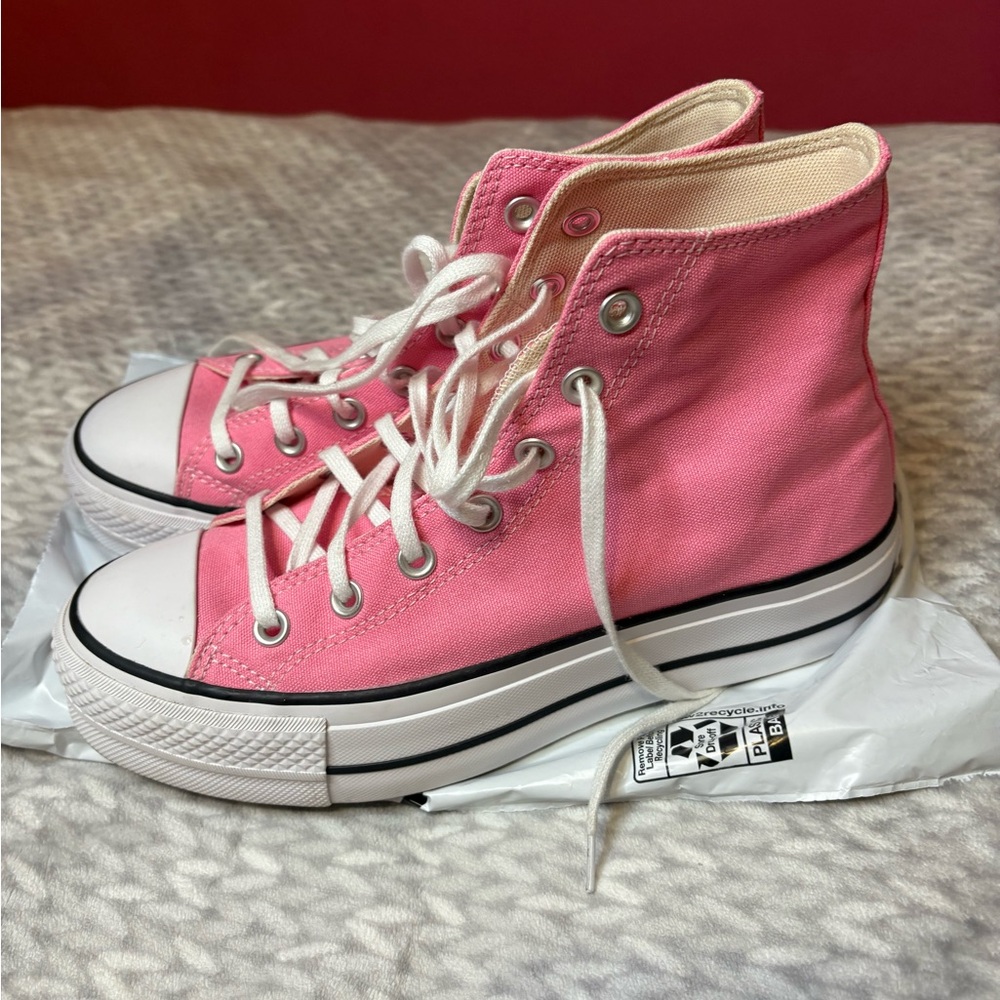 Women’s Size 8 Converse Pink Canvas High-Tops